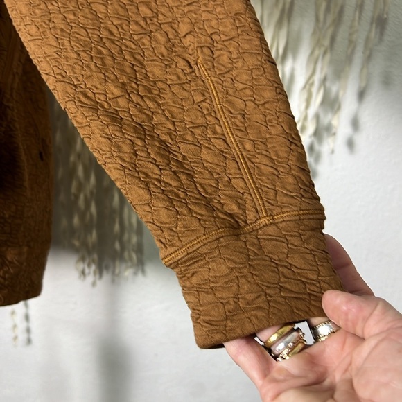 Lululemon Rippled V-Neck Pullover in Copper Brown size 4 - Picture 4 of 12